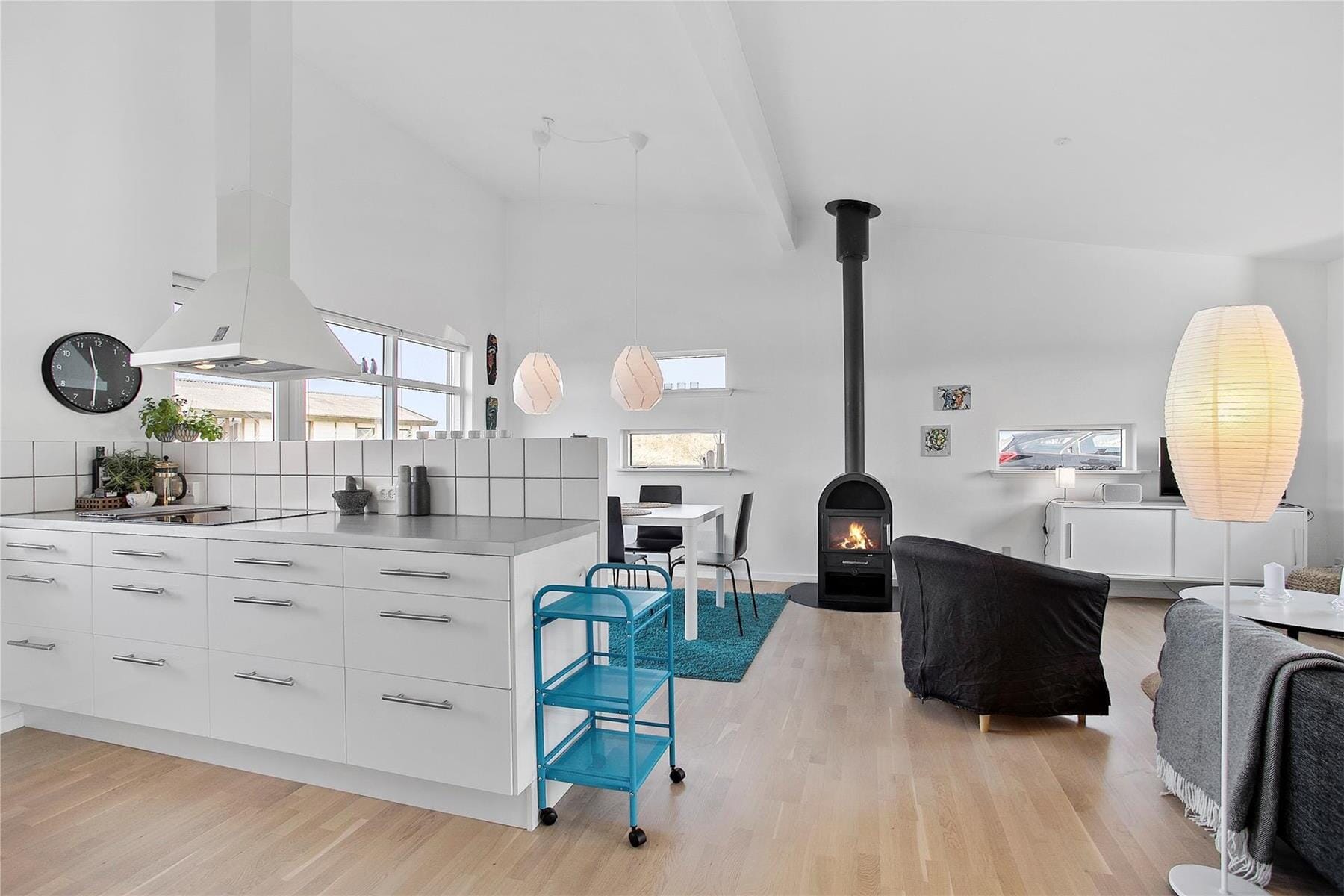 Køkken alrum i sommerhuset på Svenstibakkevej 68 i Lild Strand