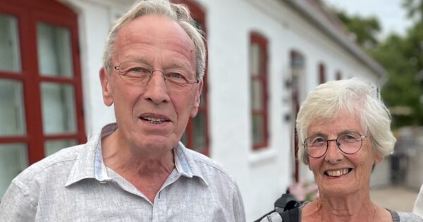 Ældre par ude foran Als Kloster