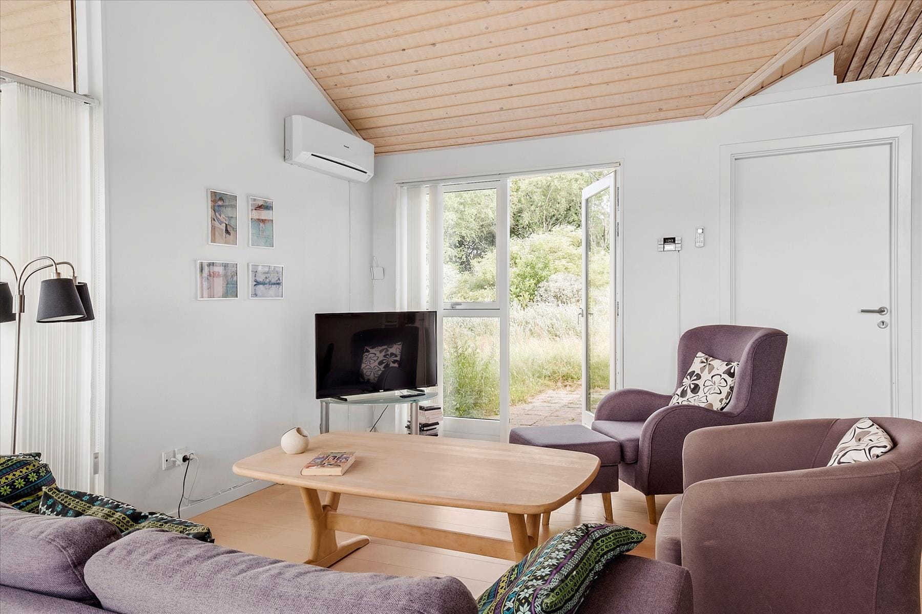 Hyggeligt stue i sommerhuset på Klitageren 31 i Tornby