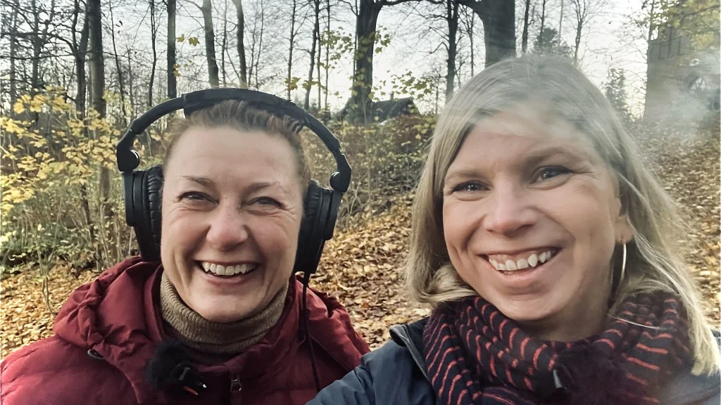 Pia Stigaard Skammelsen og Kristine Karlshøj på vandretur rundt om Langesø på Fyn