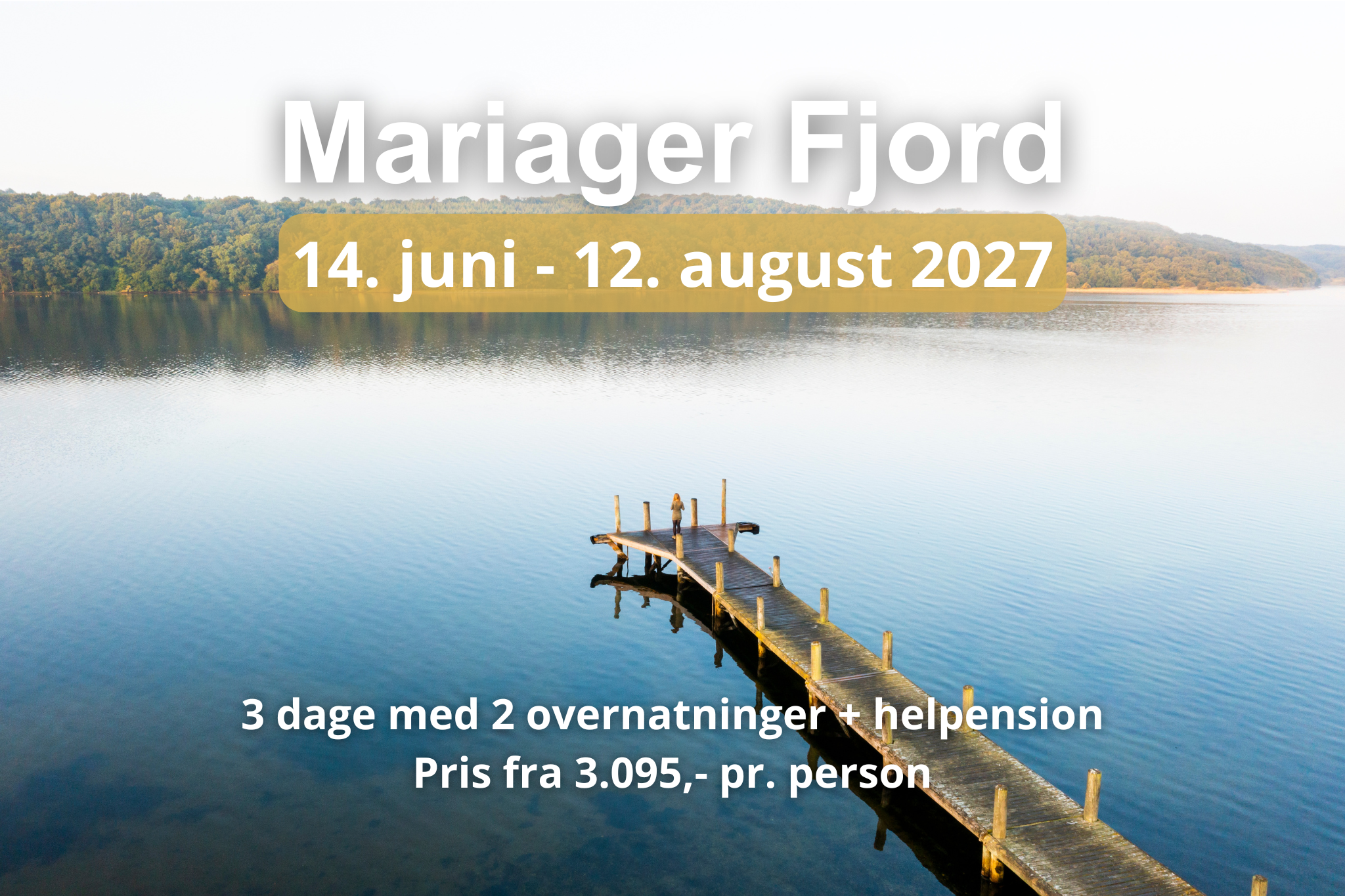 Badebro ud over Mariager Fjord på en skyfri dag